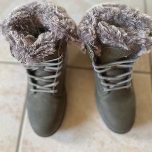 Like new lugs fur boots. Worn once.